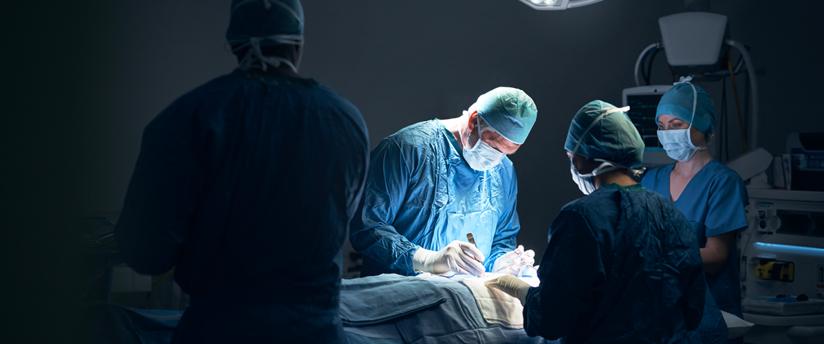 Opération chirurgicale dans un bloc opératoire