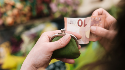 A person handles a ten euro banknote