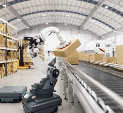 Un robot dans un entrepôt de logistique