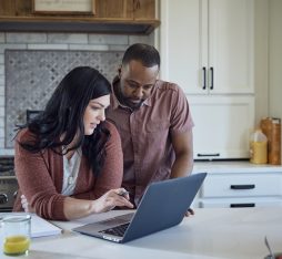 Understand and Manage Your Digital Footprint at Home / Empreinte numérique à domicile - Getty ImagesEmpreinte numérique à domicile - Getty ImagesEmpreinte numérique à domicile - Getty Images
