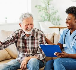 GettyImages - senior care and AI - IA Ehpad - OSO