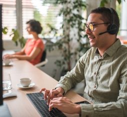 GettyImages - customer support and AI - relation client et IA